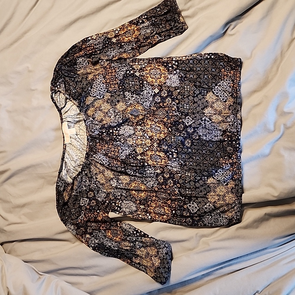 M blue patterned 3/4 sleeve top